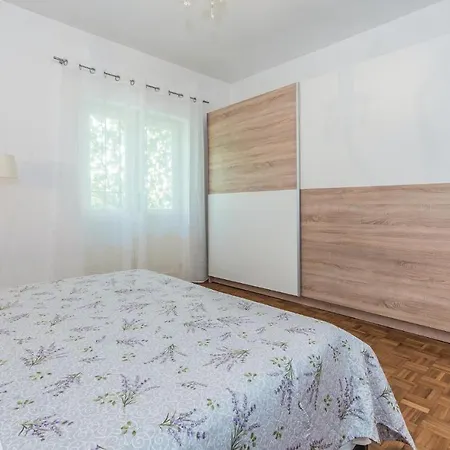 2 Bedroom Stunning In Apartament